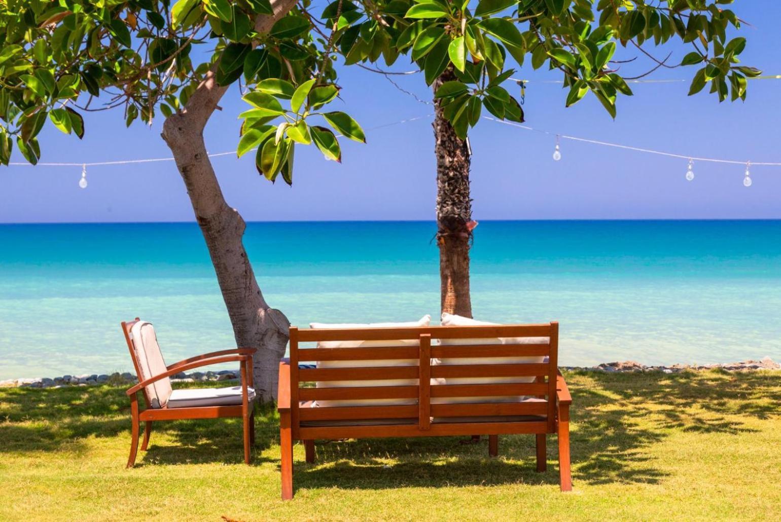 Sun Beach Villa Tria Polis ภายนอก รูปภาพ