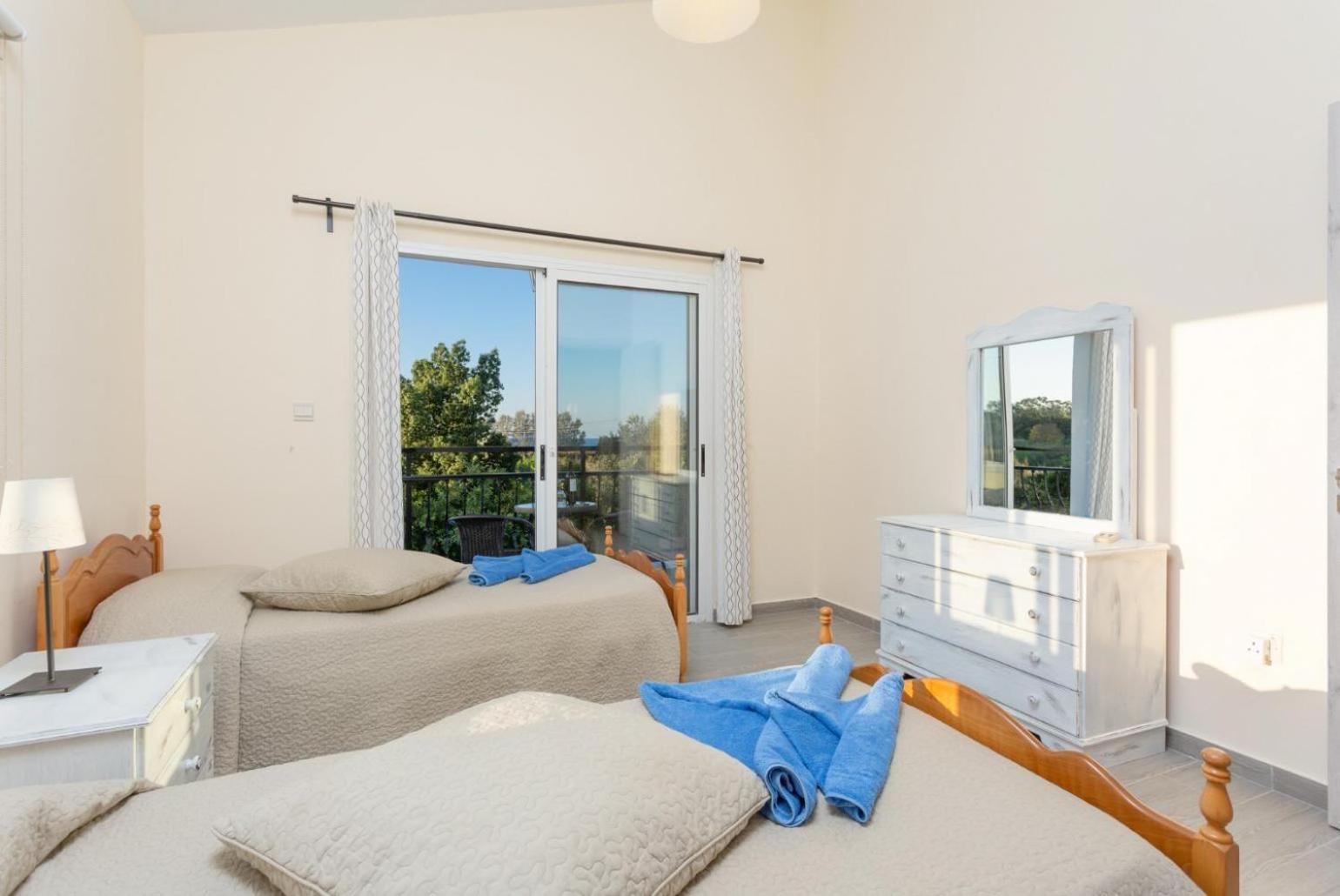 Sun Beach Villa Tria Polis ภายนอก รูปภาพ