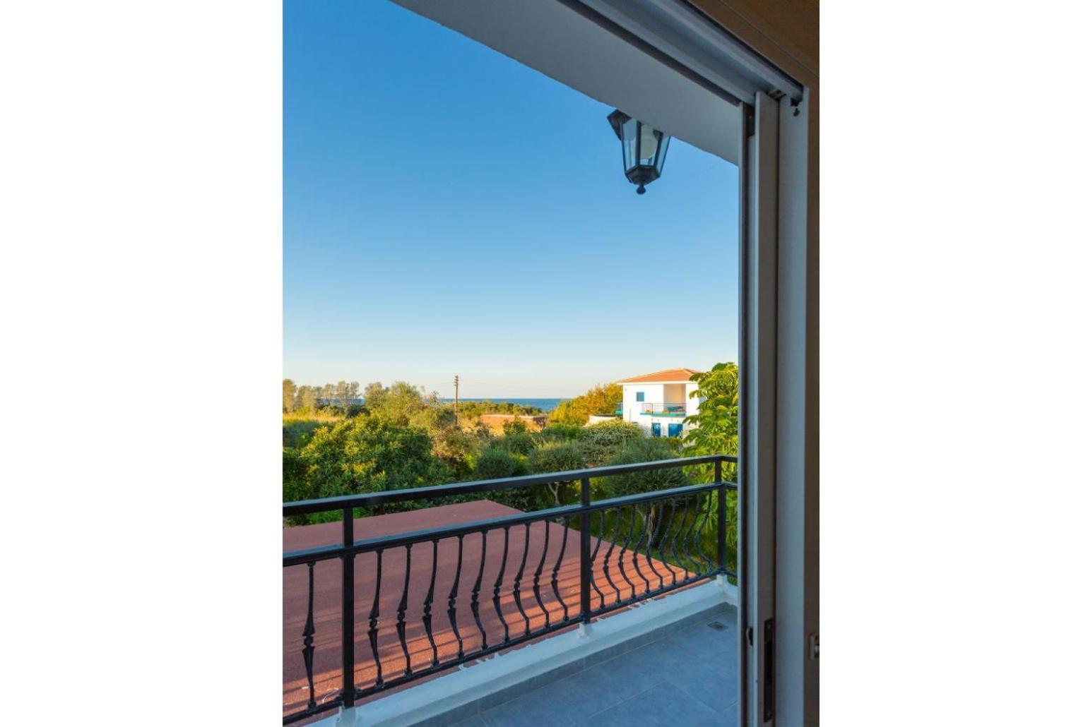 Sun Beach Villa Tria Polis ภายนอก รูปภาพ