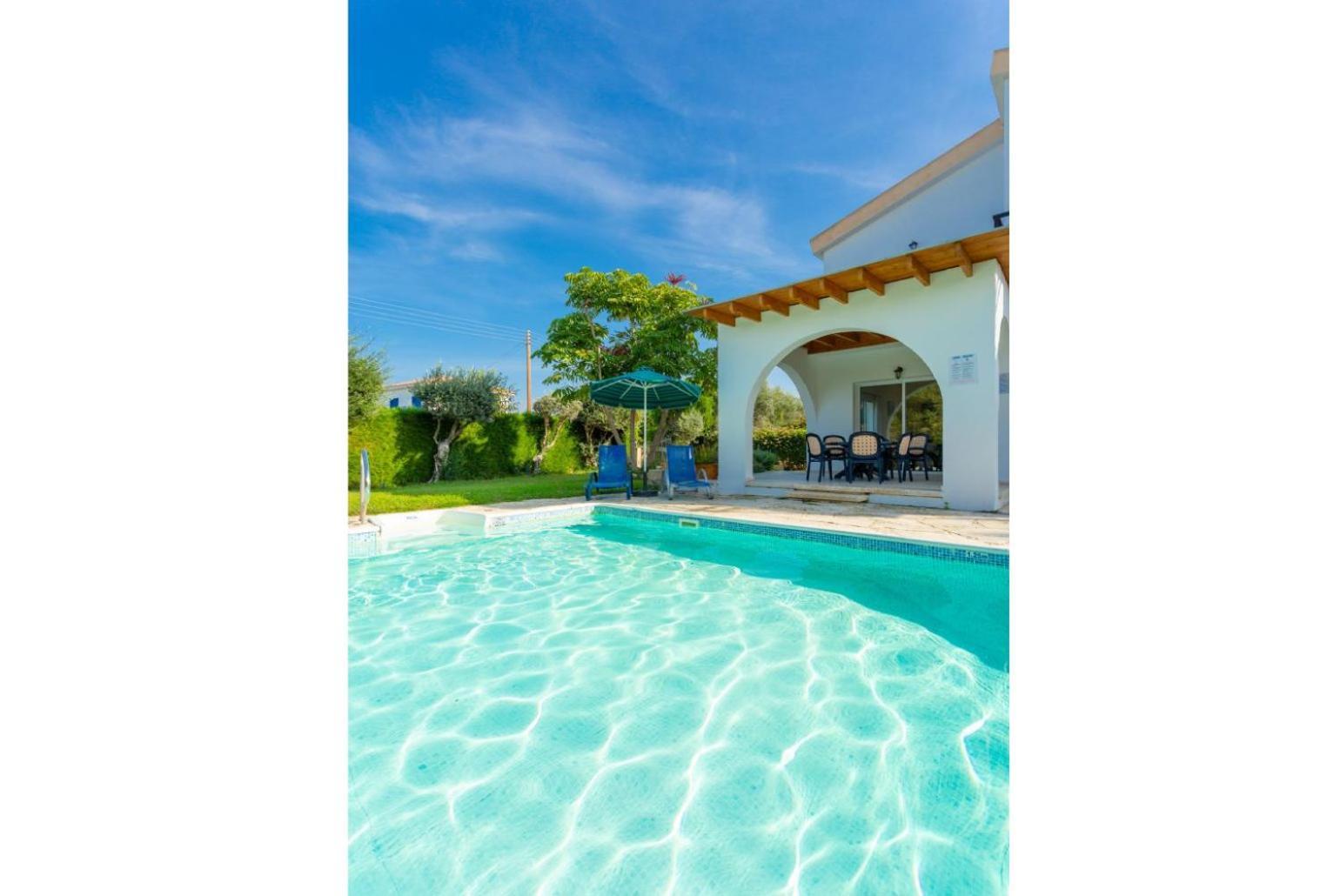Sun Beach Villa Tria Polis ภายนอก รูปภาพ