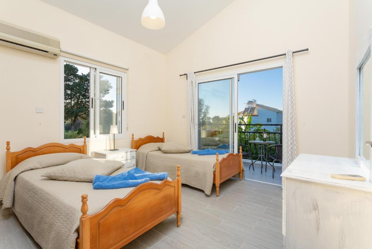 Sun Beach Villa Tria Polis ภายนอก รูปภาพ